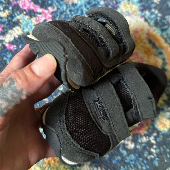 PUMA toddler sz 8 patent edge sneaker - Picture 11 of 17